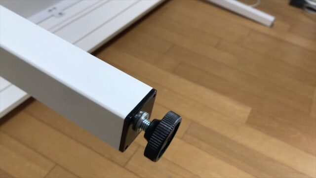 パソコンデスクのアジャスター