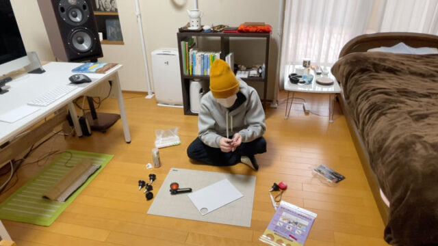 サークルカッターでカグスベールを切り出す作業風景