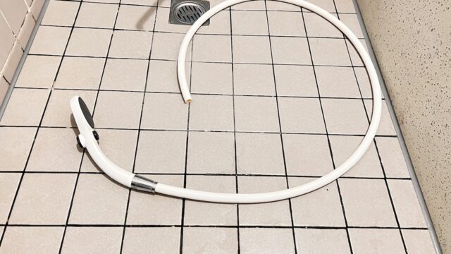 シャワーホースが根本から吹き飛んだ後の画像