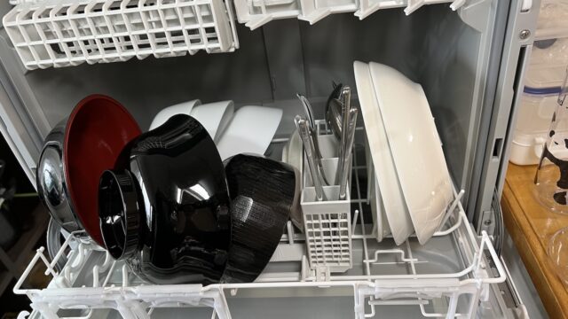 NP-TH4に食器を入れた様子2