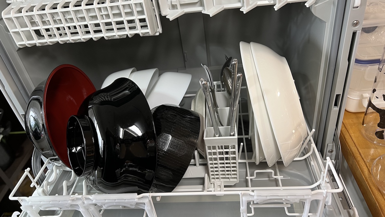 NP-TH4に食器を入れた様子2