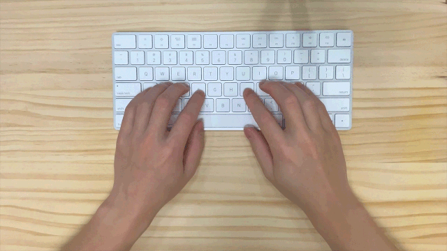 USキーボードのエンターを押す様子1