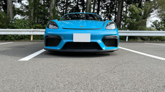 Cayman GT4の正面(ローアングル)