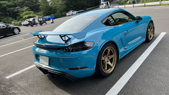 718Cayman GT4の斜め後ろから