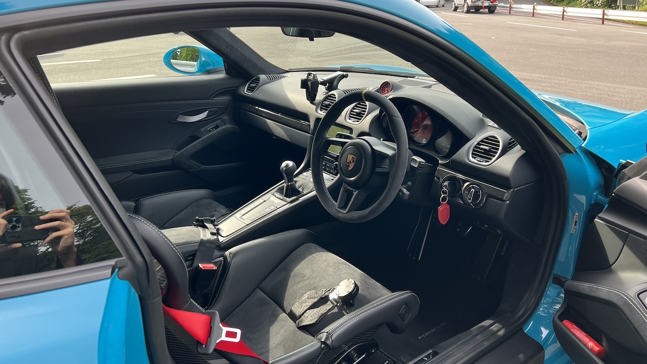 ポルシェ 718 Cayman GT4の内装