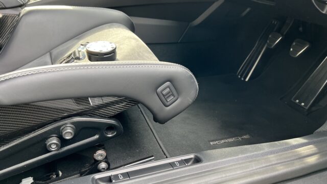 718Cayman GT4のオプションのフルバケットシート3