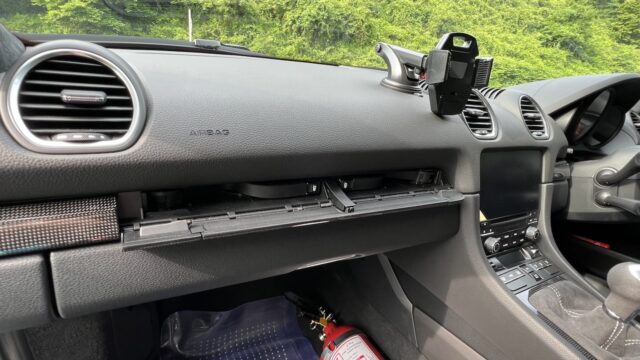 718CaymanGT4のドリンクホルダー2