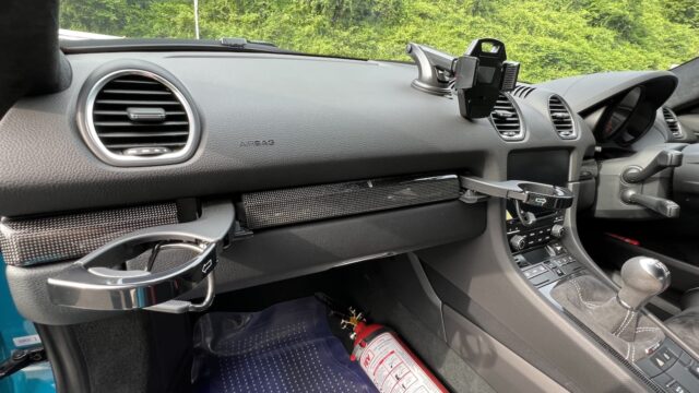 718CaymanGT4のドリンクホルダー4