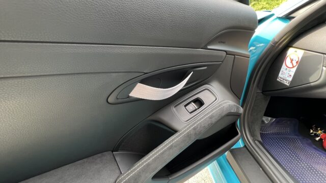 718Cayman GT4のドアノブ
