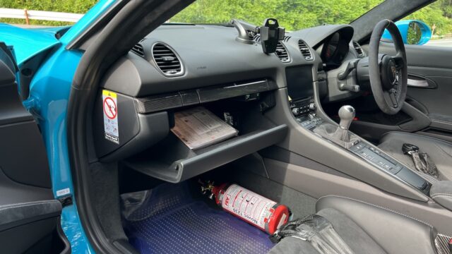 718CaymanGT4のグローブボックス