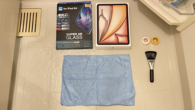 お風呂場でフィルムを貼る1