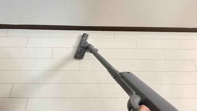 ヘッドを捻っている様子