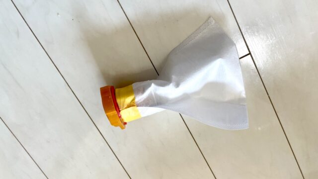 紙パックとアタッチメントにテープを巻いた様子