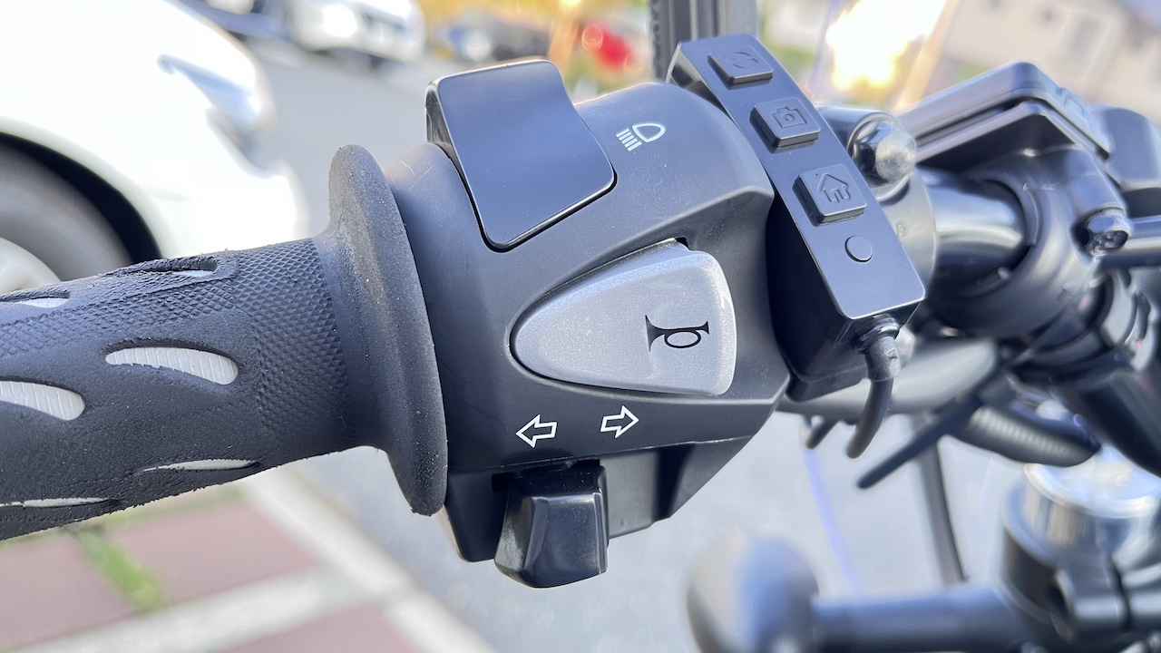 CL500のスイッチボックス(左)