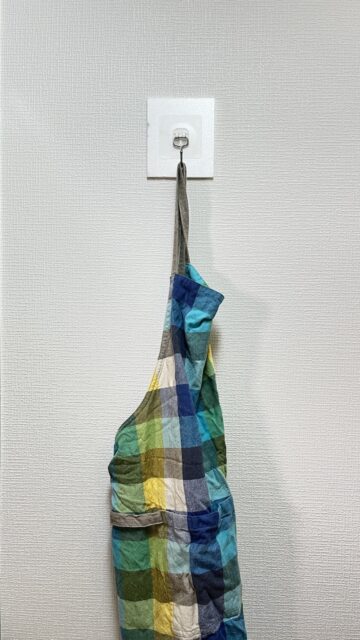 自作したエプロン掛け