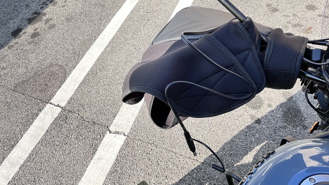 グローブハーネスの取り回し