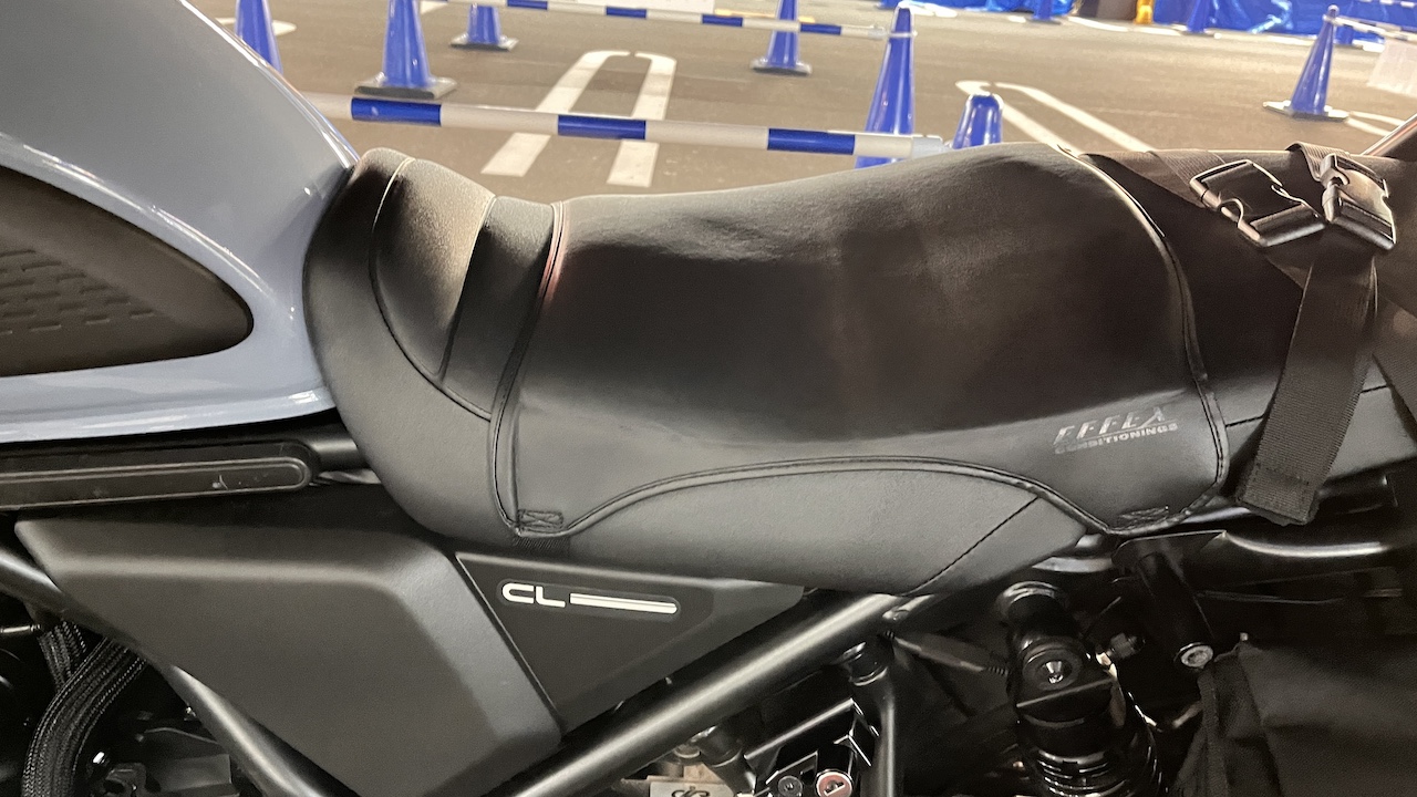 ゲルザブをCL500に取り付けた様子