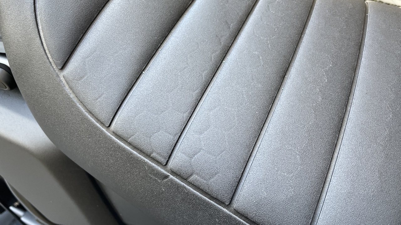 コミネのクッションSK-863で付いたシートの跡