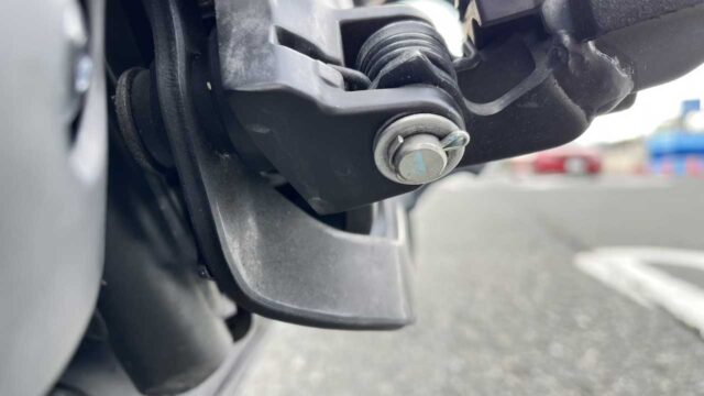 ステップ裏の割りピン