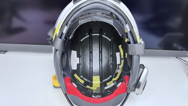 ヘルメット内の配線敷設