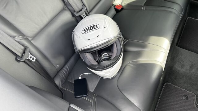 通信距離実験用のスピーカーとスマホの設置