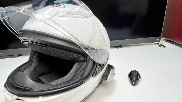 参考：H6をヘルメットへ取り付けた様子