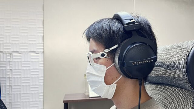 GODEYEのヘッドホンモードでヘッドホンと共に装着
